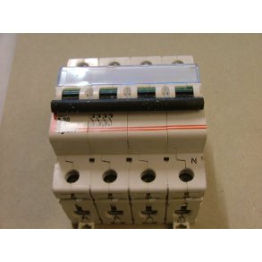 AUTOMATSIKRING 20A B KARAKTERISTIK 3P+N