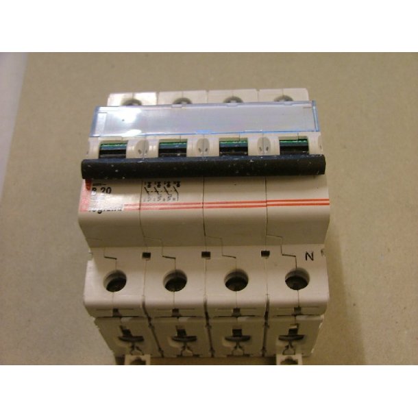 AUTOMATSIKRING 20A B KARAKTERISTIK 3P+N