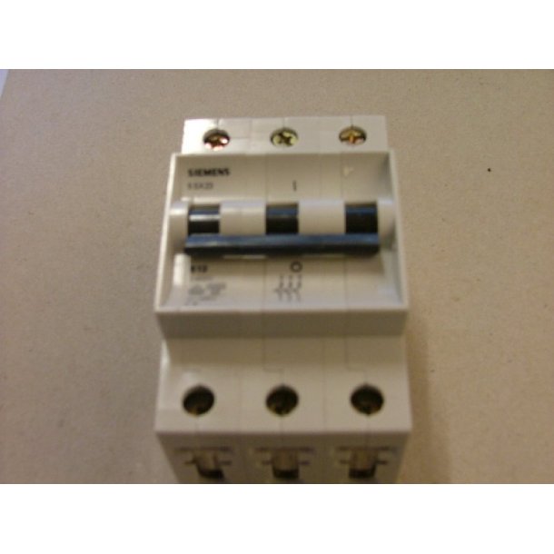 AUTOMATSIKRING 13A B KARAKTERISTIK 3P