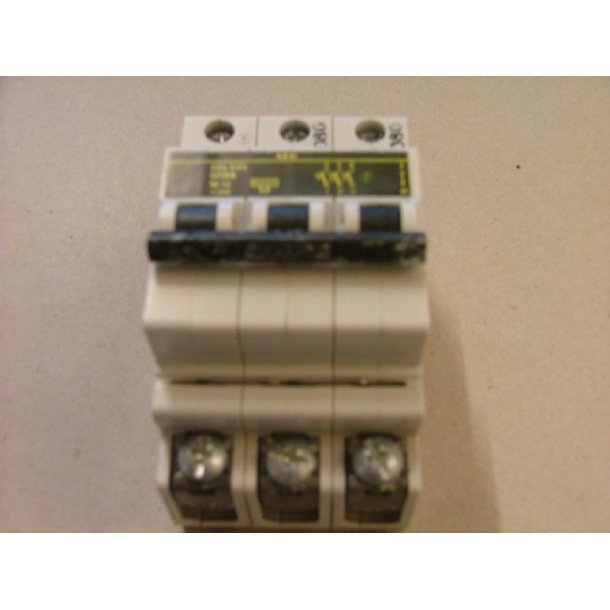 AUTOMATSIKRING 10A U KARAKTERISTIK 3P